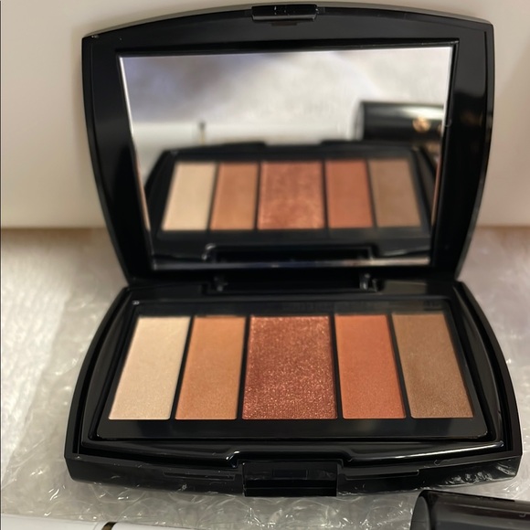 Eyeshadow Palette with Brown and Gold Shades - Picture 2 of 6